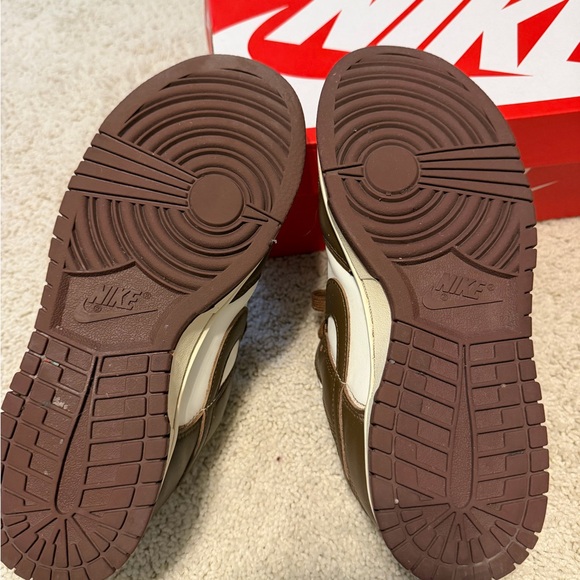 Nike dunks Chocolate and Cream Sneakers - Picture 4 of 6